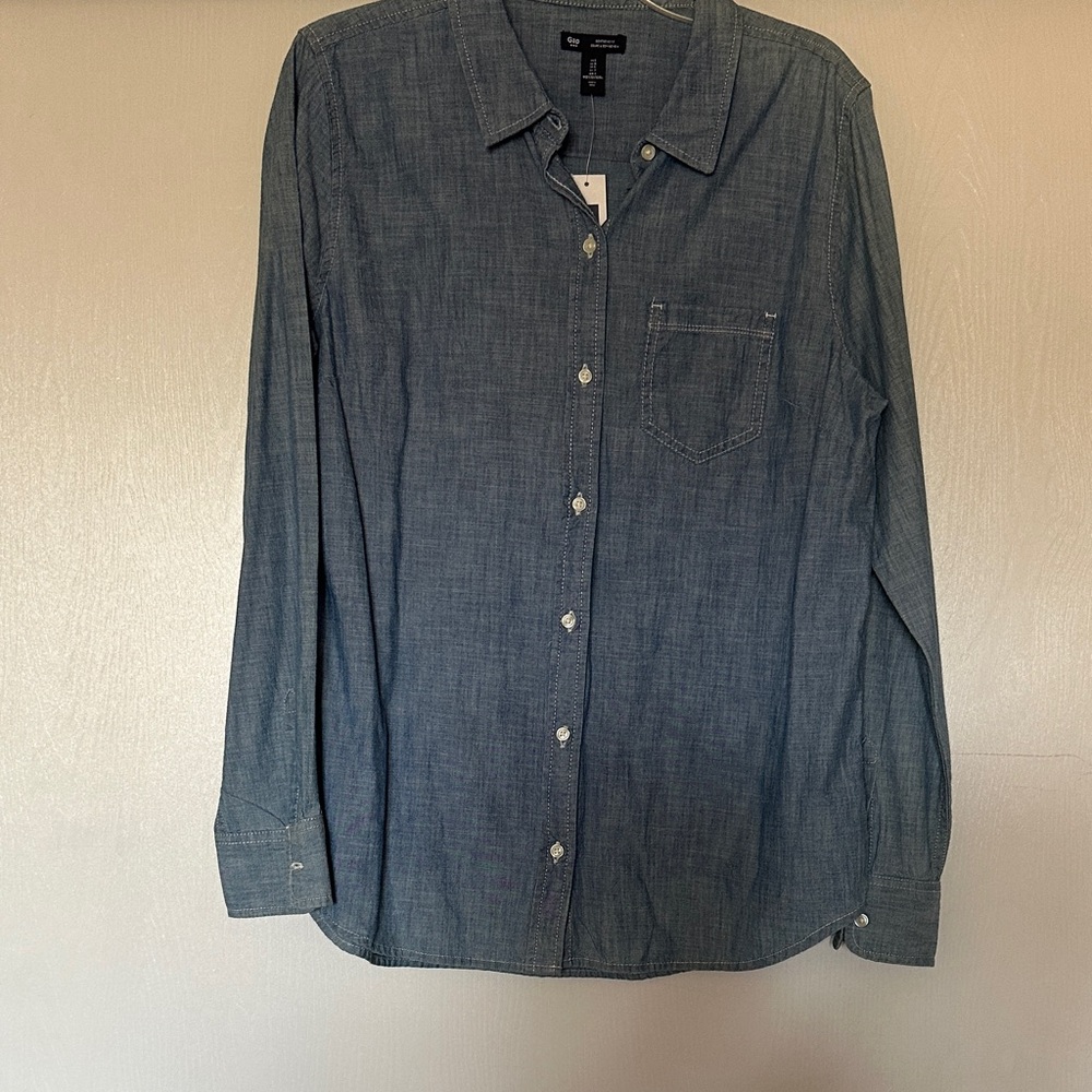 🆕GAP Women's Blue Button Down Shirt Size: Large